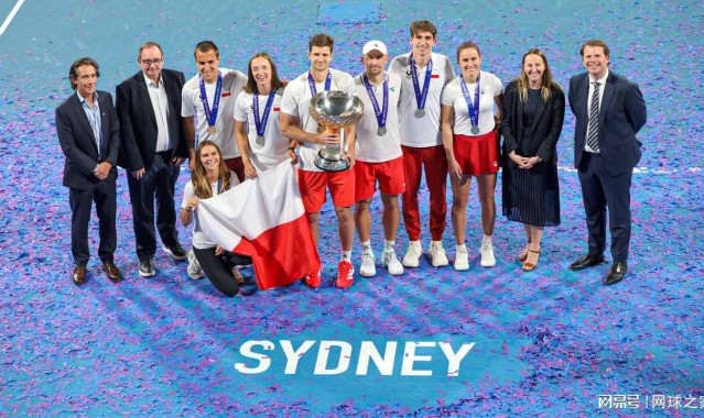 斯瓦泰克罕见两连败吞蛋落泪，波兰险胜瑞士夺得联合杯冠军