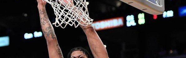 开云体育入口-大前中锋随意切换！戴维斯稳定发挥助湖人走出低谷