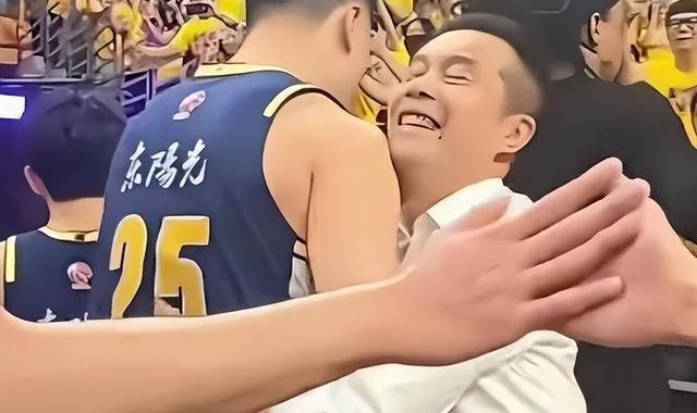 开云体育登录-记者：今晚的京粤生死战 广东队给球员开出200万赢球奖