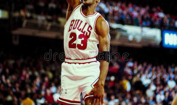 开云体育官网-阿里纳斯：NBA一直在进步 乔丹经典扣篮大赛放现在也就初中生水平